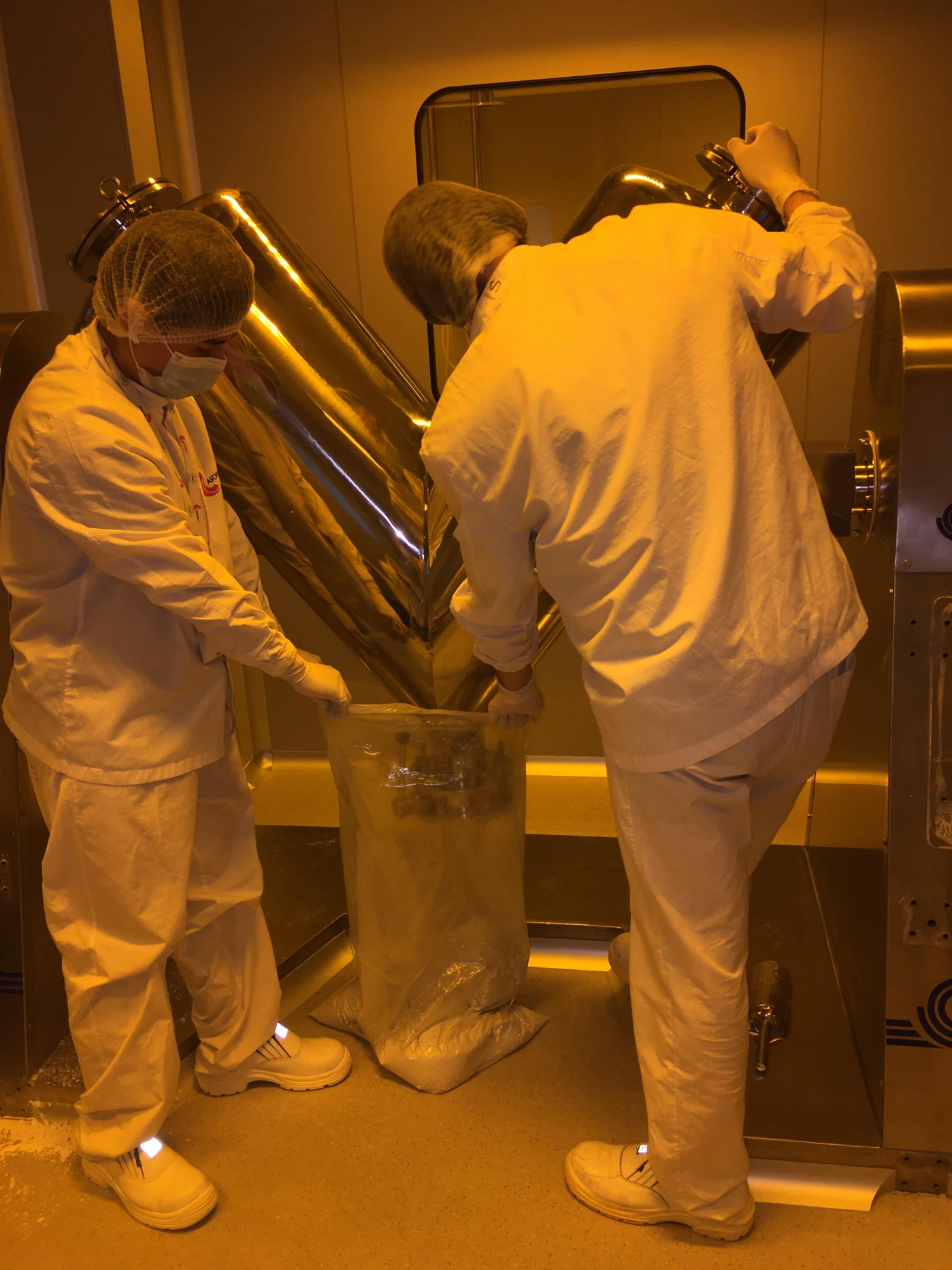 Mezclador industrial en planta