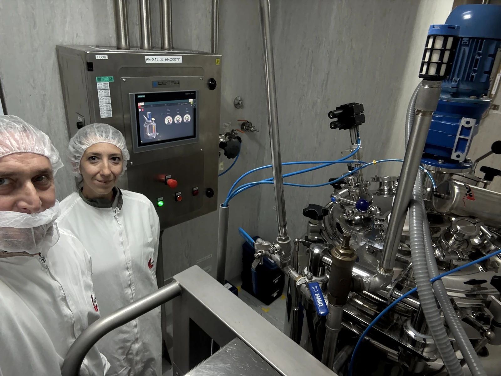 Equipo técnico CERSU trabajando en planta